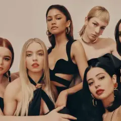 Gwiazdy "Euforii" w czerniach, gotowe na sezon 3. Zendaya, Hunter Schafer, Sydney Sweeney i inne w zmysłowych pozach.