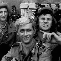 Czterej pancerni i pies: Janek, Gustaw, Olgierd i Szarik w akcji.