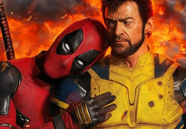 Deadpool przytula się do Wolverine'a na tle płomieni. To zapowiedź obsady filmu "Deadpool & Wolverine".