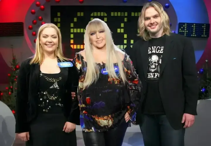 Maryla Rodowicz z dziećmi, Katarzyną i Jędrzejem, na planie programu telewizyjnego.