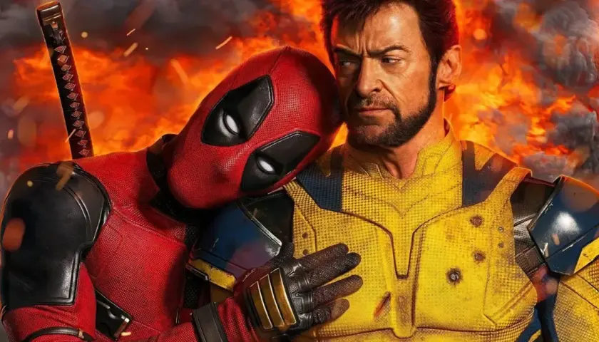Deadpool przytula się do Wolverine'a na tle płomieni. To zapowiedź obsady filmu "Deadpool & Wolverine".
