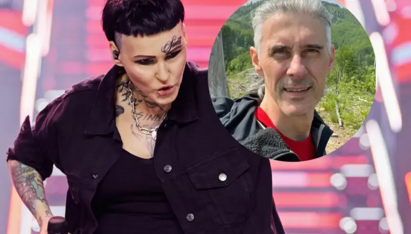 Agnieszka Chylińska z mężem na zdjęciu. Ona na scenie, on w tle na tle natury.