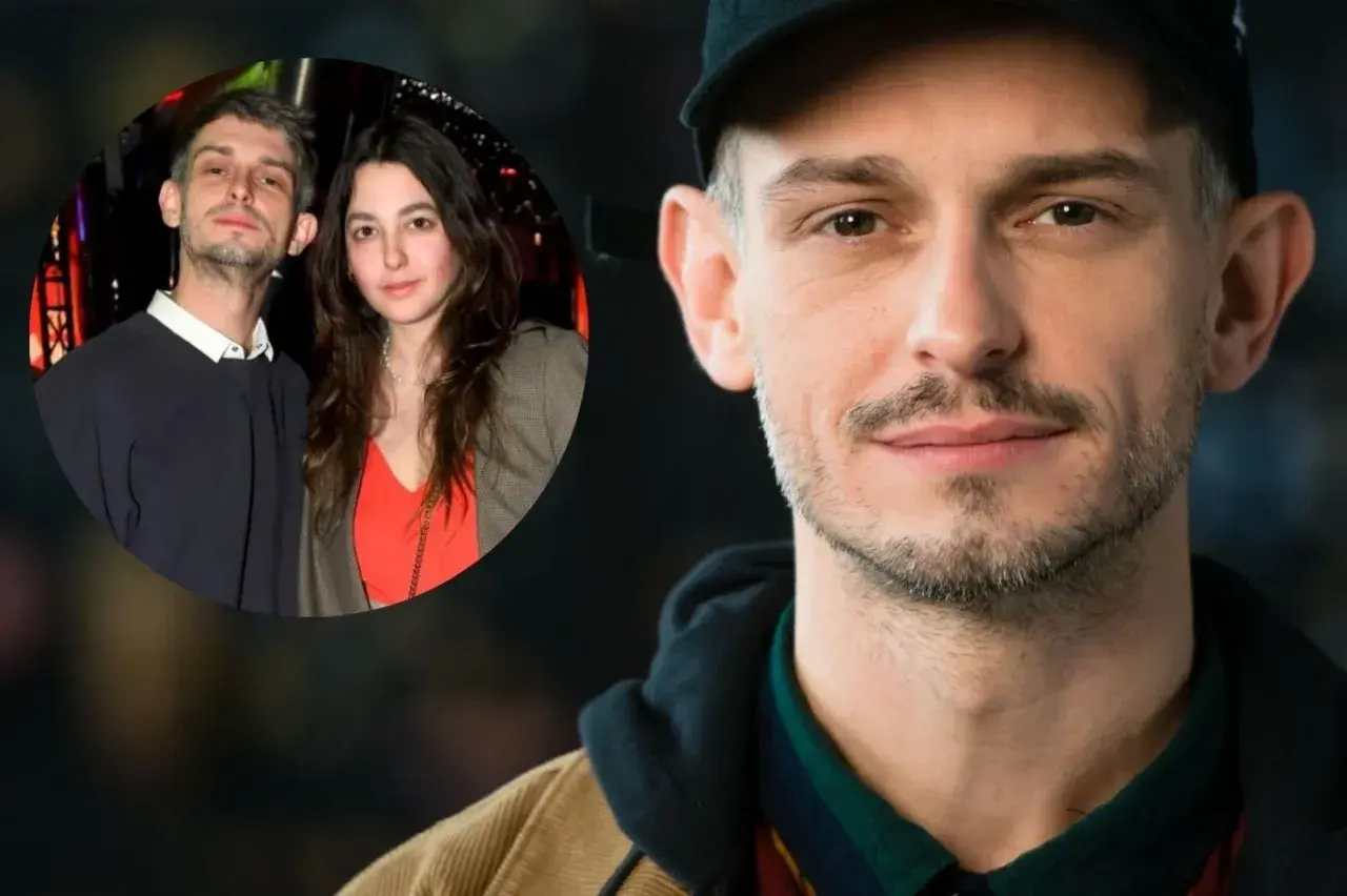 Zbliżenie na twarz mężczyzny w czapce. W lewym górnym rogu zdjęcie pary, co rozwiewa wątpliwości, czy Vito żyje.