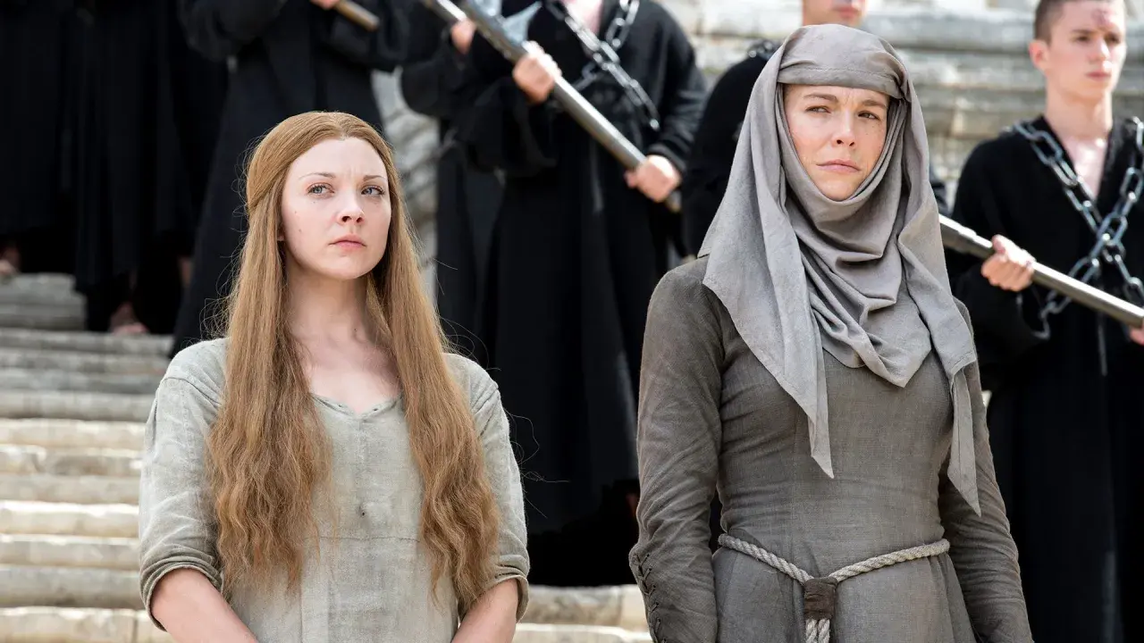 Margaery Tyrell i Septa Unella w scenie pokuty z "Gra o tron s06e04".