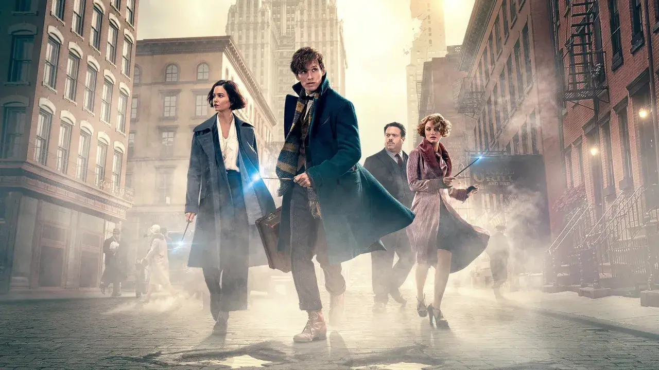 Eddie Redmayne w filmach "Fantastyczne zwierzęta" na ulicach Nowego Jorku.