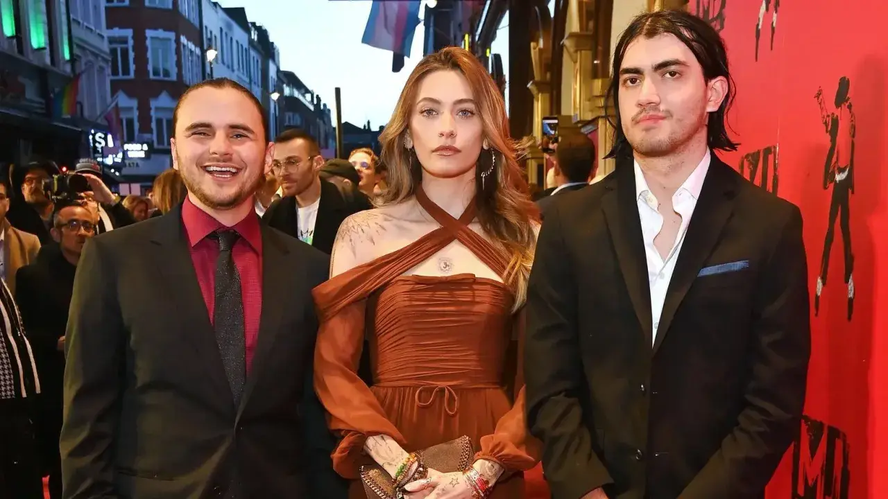 Paris Jackson i jej bracia, Prince i Blanket, na czerwonym dywanie. Dzieci Michaela Jacksona wspierają się nawzajem.