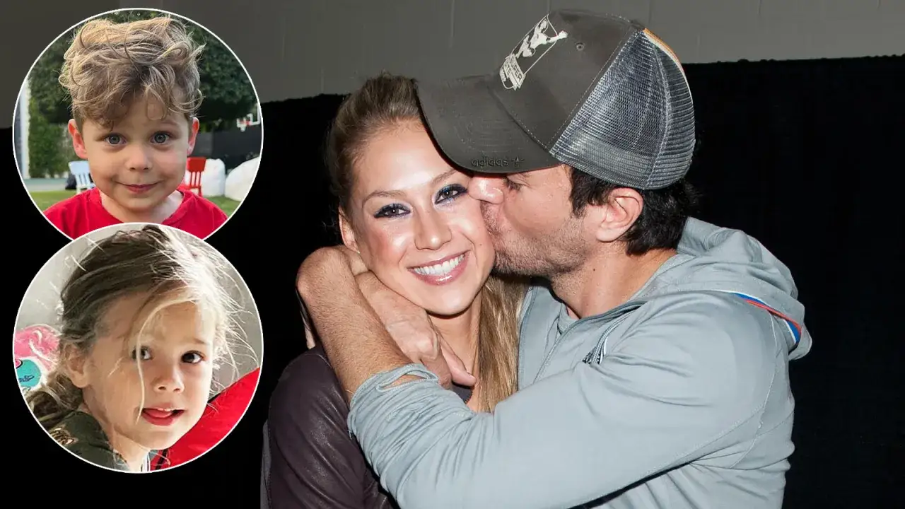 Enrique Iglesias całuje Annę Kurnikową, a w tle widać ich uśmiechnięte enrique iglesias dzieci.